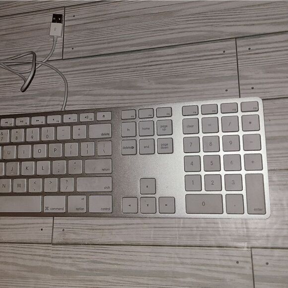 Genuine Apple A1243 White Wired Mac Standard USB Keyboard With Numeric Keypad - Picture 9 of 11